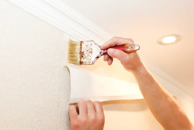 Pose de papier peint à Brullioles — revêtements muraux et toiles de verre